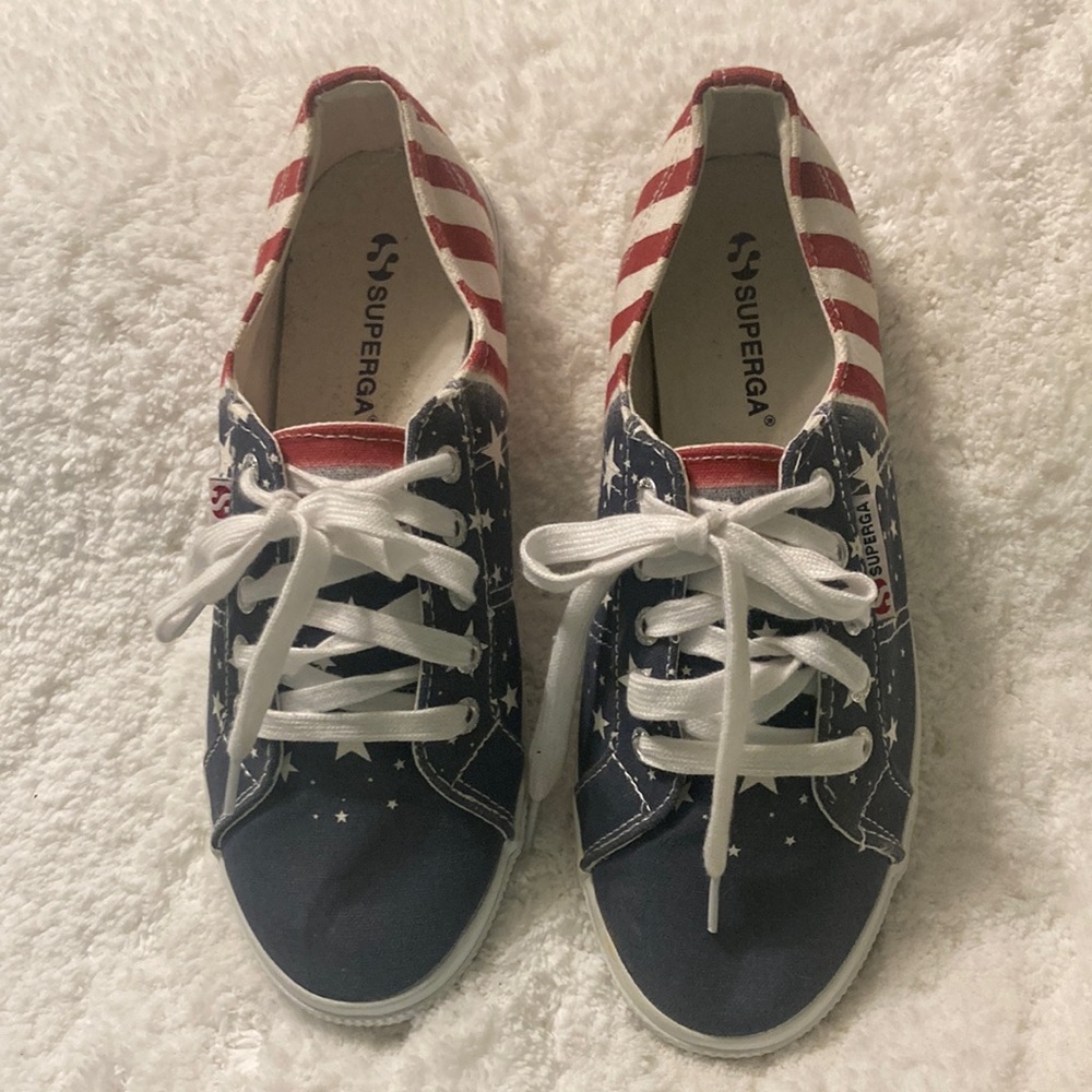 Superga red white and blue sneakers size 8 in new condition 🔥
